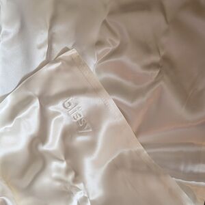 Blissy White Silk Pillowcase